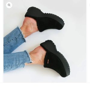 Rocket Fran Nubuck Black Clog